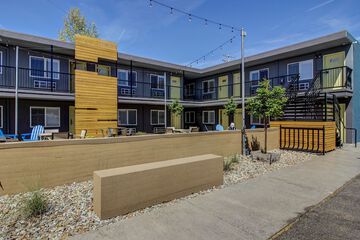 Hotel Exterior 40 of 41