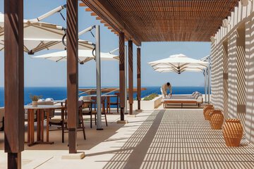Poolside bar