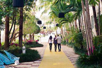 Hotel Exterior 125 of 127