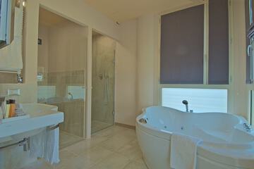 Jetted tub