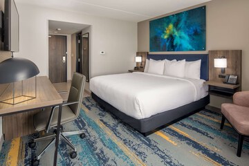 Room 13 of 30