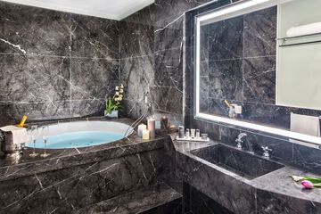 Private spa tub