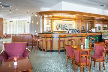 Lobby lounge