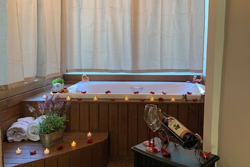 Private spa tub