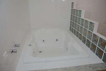 Jetted tub
