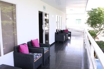 Handrails in hallways