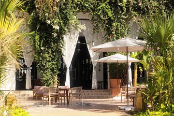 Poolside bar