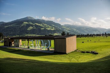 Indoor golf driving range