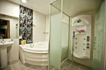 Deep Soaking Bathtub