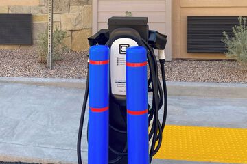 Electric vehicle charging station