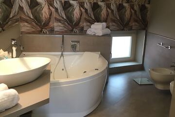 Jetted tub