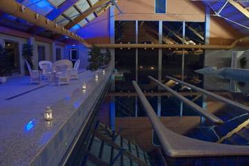 Indoor spa tub