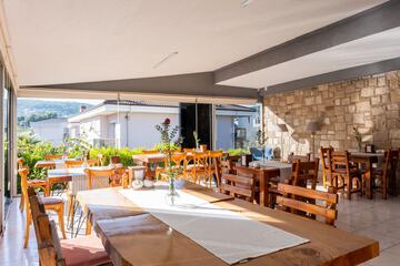 restaurant cafeteria