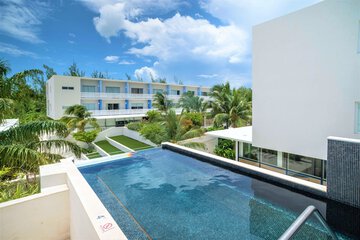 Rooftop pool
