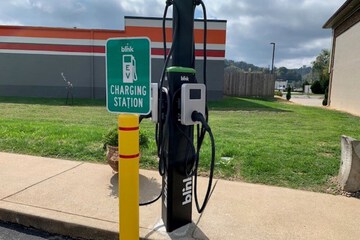Electric vehicle charging station