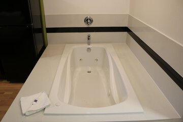 Jetted tub