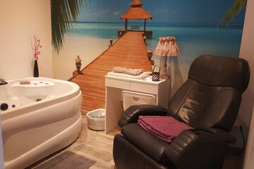 Private spa tub