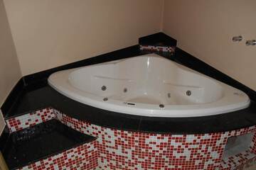 Jetted tub