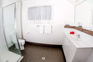 Superior 2 Bedroom Villa - Sleeps 5