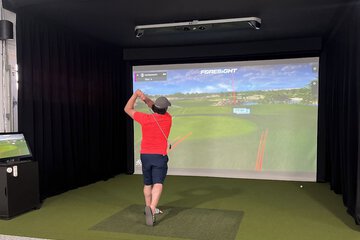 Indoor golf driving range