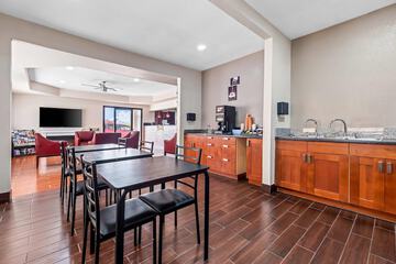 Breakfast area