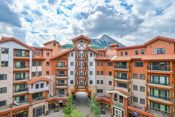 Lodge at Mountaineer Square