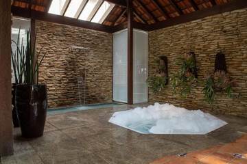 Jetted tub