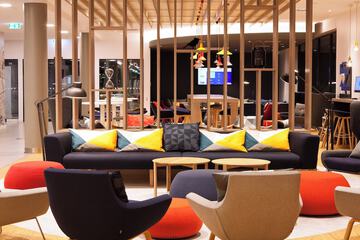 Lobby lounge