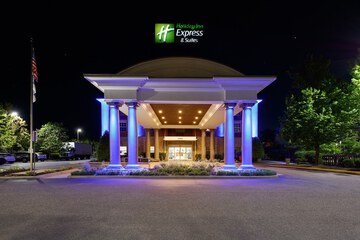 Holiday Inn Express & Suites Williamsburg by IHG