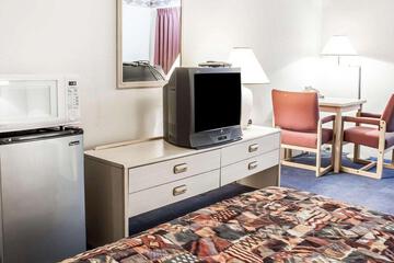 Rodeway Inn & Suites