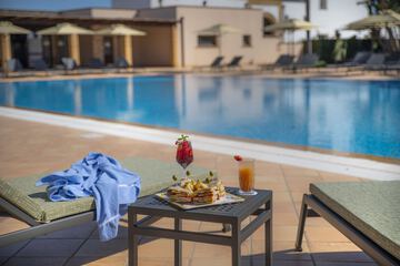 Poolside bar