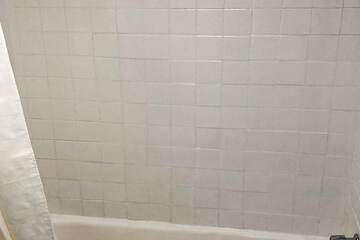 Deep soaking bathtub