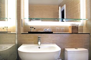 Bathroom sink