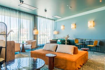 Lobby lounge