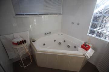 Jetted tub
