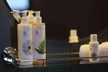 Bathroom amenities