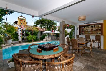 Poolside bar