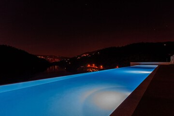 Infinity pool