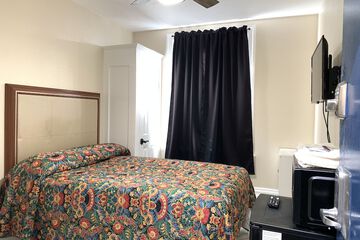 Room 23 of 38