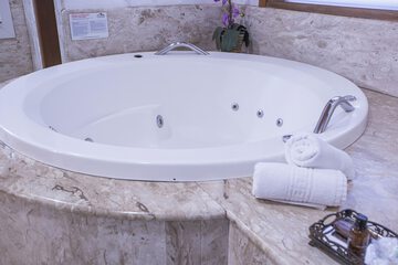 Private spa tub