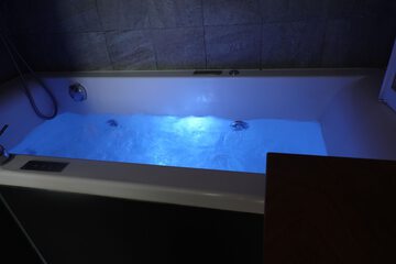 Jetted tub