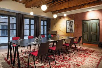 Meeting facility