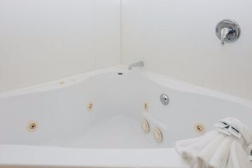 Jetted tub