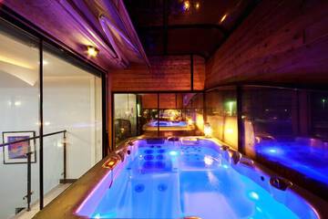 Private spa tub