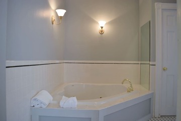 Jetted tub