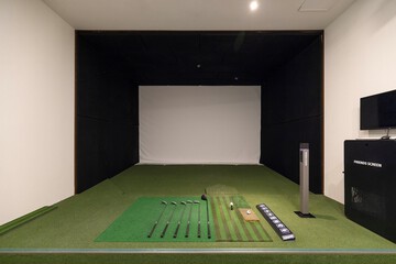 Indoor golf driving range