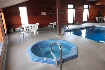 Indoor spa tub