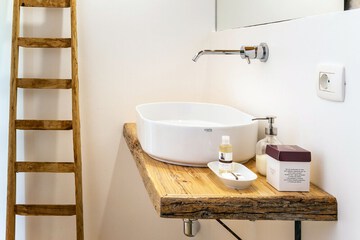 Bathroom sink