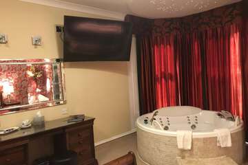 Private spa tub