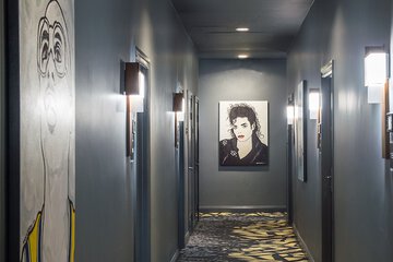 Ballroom/Hall 21 of 23